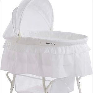Dream on me 2-1 white bassinet